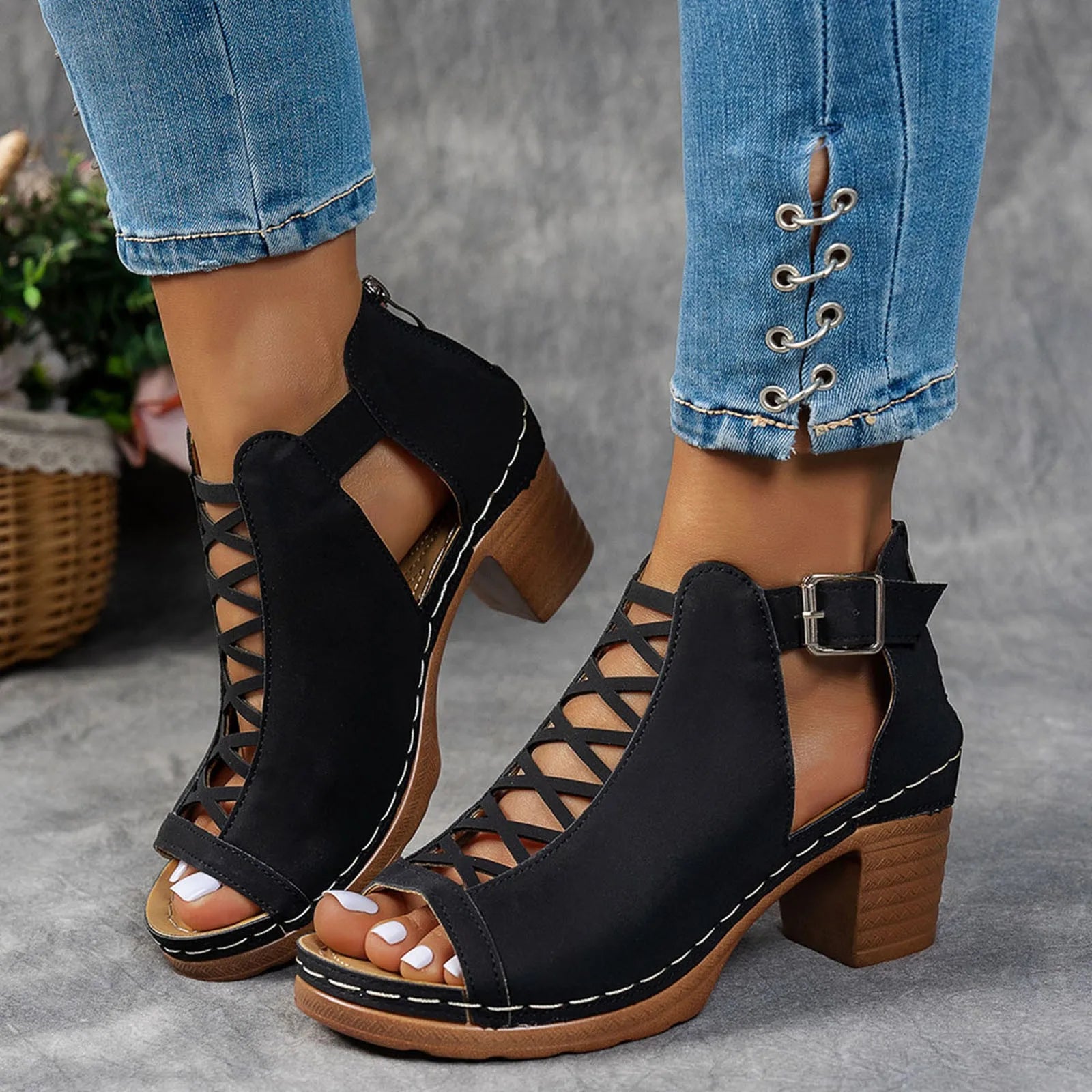 Elegant Cross‑Bundle Chunky Heel Sandals